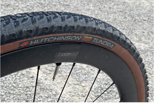 HUTCHINSON TUNDRA TUBELESS READY TYRE 700 x 45 TAN WALL