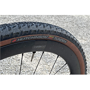**HUTCHINSON TUNDRA TUBELESS READY TYRE 700 x 50 TAN WALL